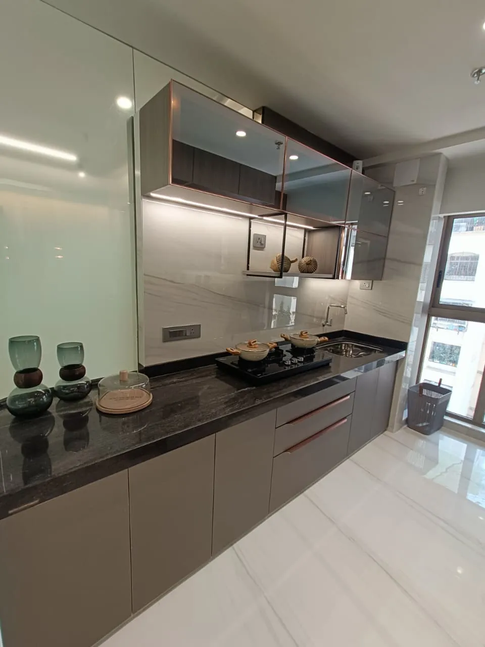 Show flat modular kitchen